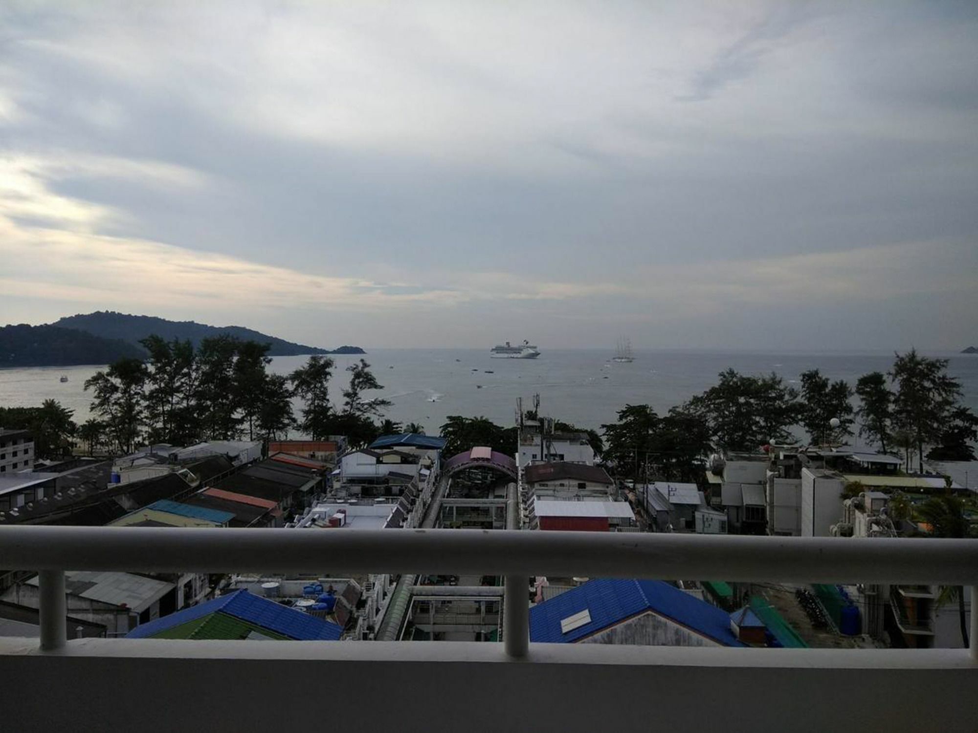 Patong Tower By United 21 Thailand Eksteriør billede